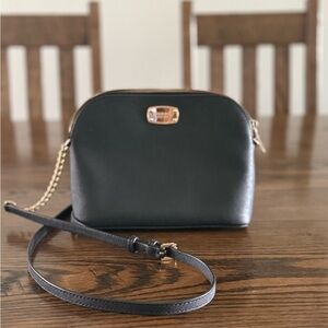 Michael Kors Black Leather Crossbody Bag with Sleek Design